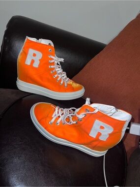 Ruco Line orange metallic “R” sneakers women’s size 41 = 10